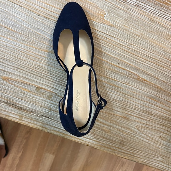 Nine West,Breezy T-Strap,Navy Heels,/Pumps, Arch Support & Comfy,EUC, Size 8.5 - Picture 2 of 12